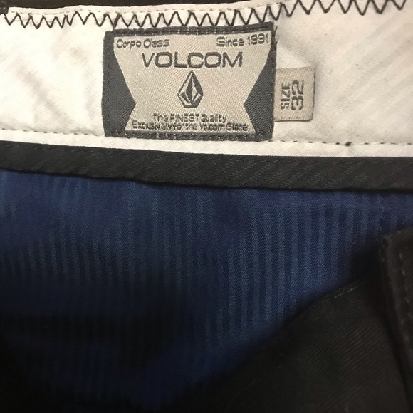 Volcom Mens Black Shorts 32 inch waist - Picture 4 of 4